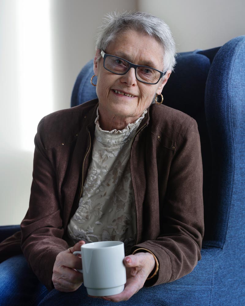 Inger Lise Bråthen med kaffekopp