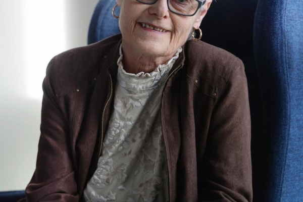 Inger Lise Bråthen med kaffekopp