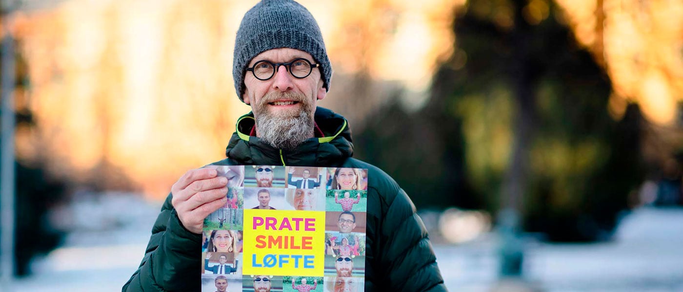 Thoralf Bergersen med prate-smile-løfte-plakat