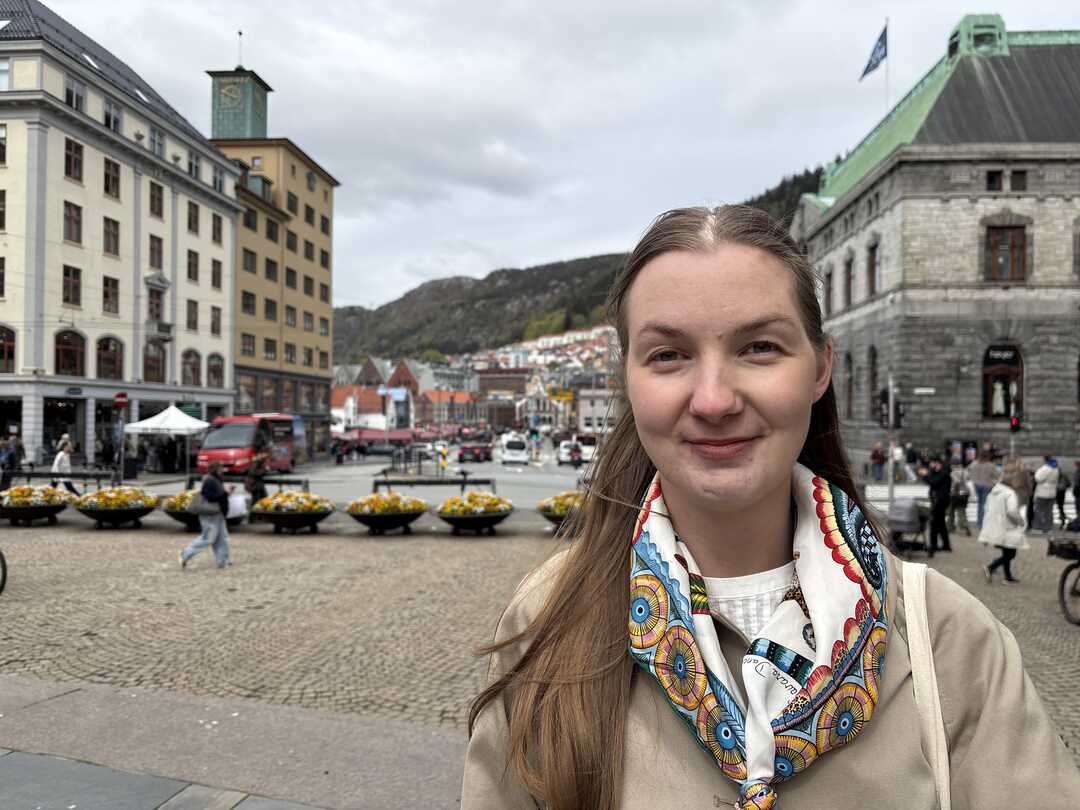 Ida Juliana Hellum Kanestrøm på Torgalmenningen i Bergen