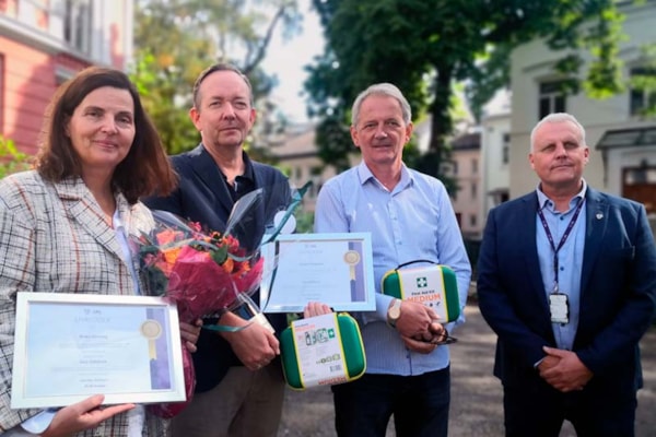 Mona, Fredrik og Geir møtes for første gang på sensommeren på plassen hvor det skjedde.