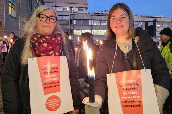 Bente Endresen og Signe Karlsen Bøvolden under aksjon ved Aker sykehus