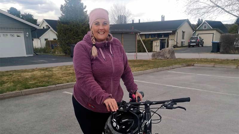 Ina Lill Øwre Torp på sykkel
