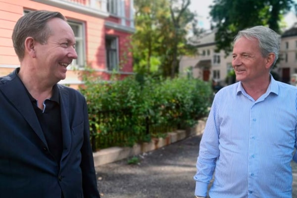 Mona, Fredrik og Geir møtes for første gang på sensommeren på plassen hvor det skjedde.