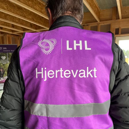 En hjertevakt med vesten på