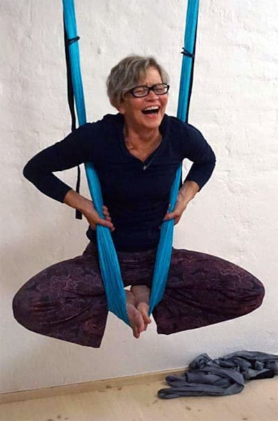 Siri Nordhus trener avansert yoga