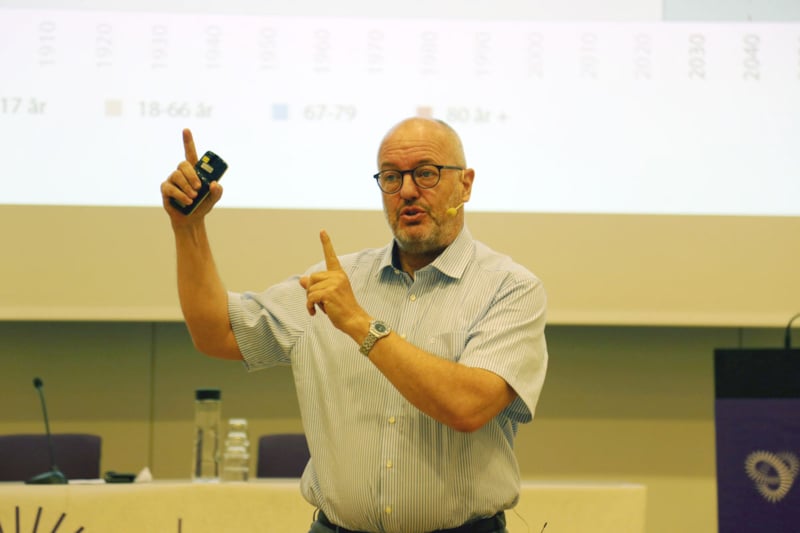 Gunnar Bovim holder foredrag på landsmøtet