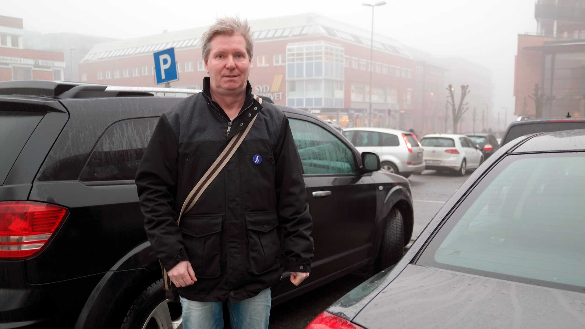 Arild Hagen har han synsfeltutfall på begge øynene etter hjerneslag. - Jeg må være mer forsiktig enn mange andre når jeg beveger meg i trafikken, forteller han.