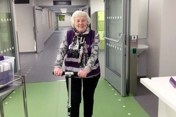 Berit Oliva Kvalvik på likepersontjeneste på Haraldsplass Diakonale Sykehus