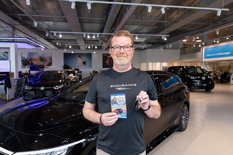 Hans Ove Steinsgard med bilen