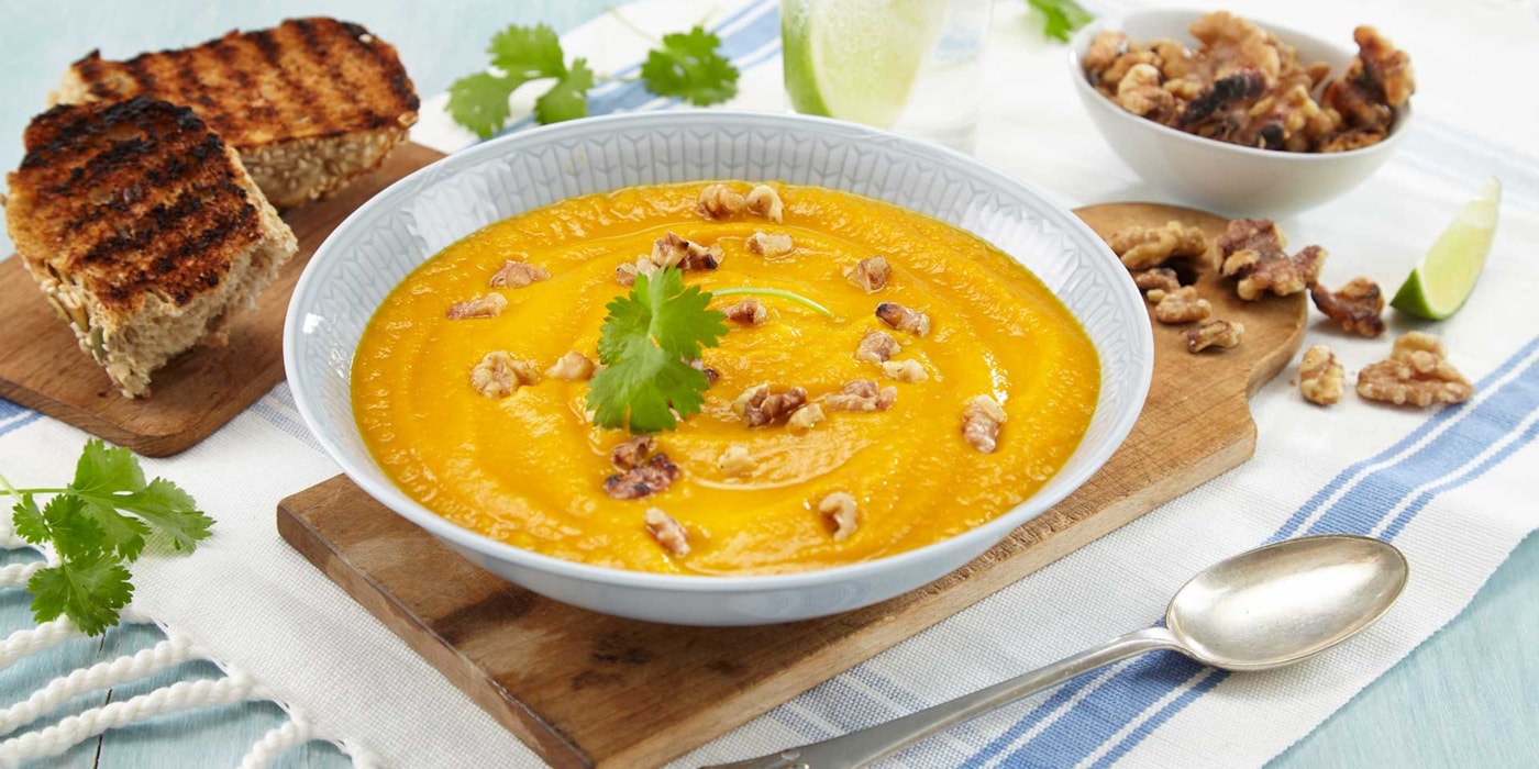 Gulrotsuppe med nøttestrøssel