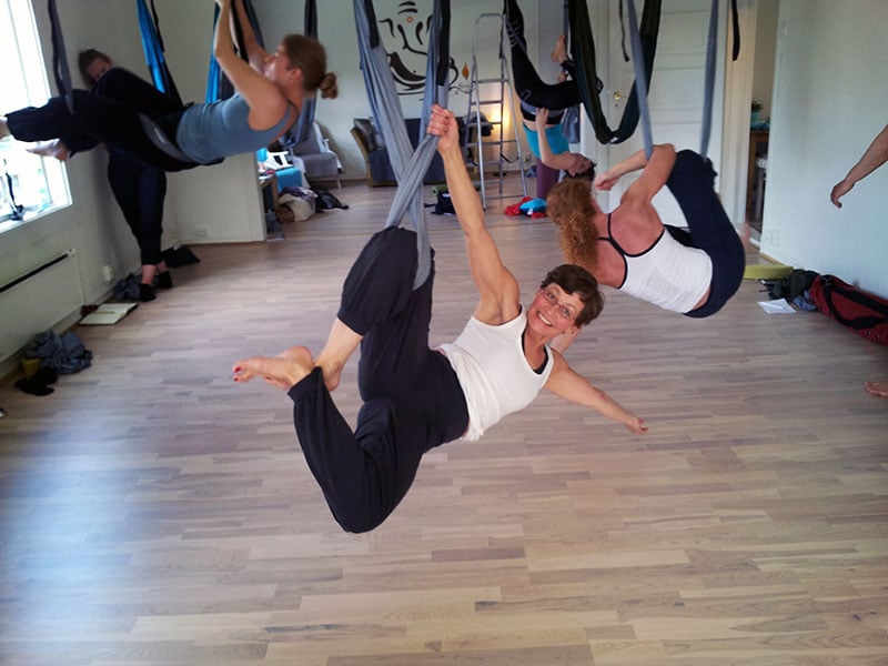 Siri Nordhus trener avansert yoga