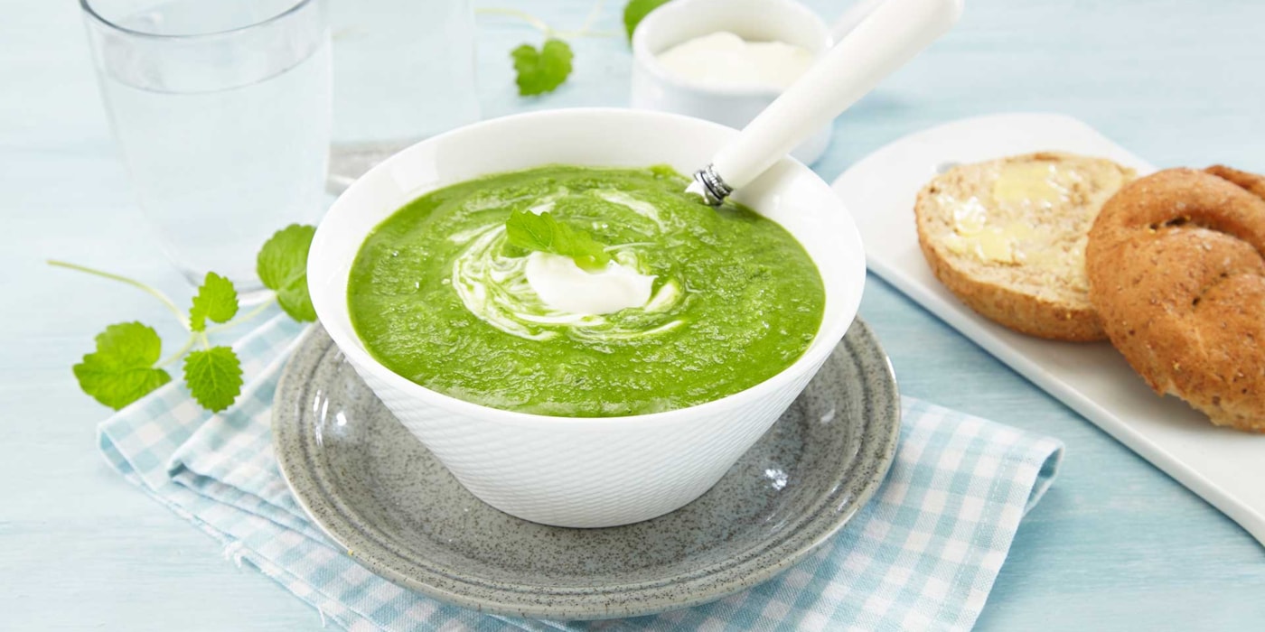 Ertesuppe med mynte og kesam