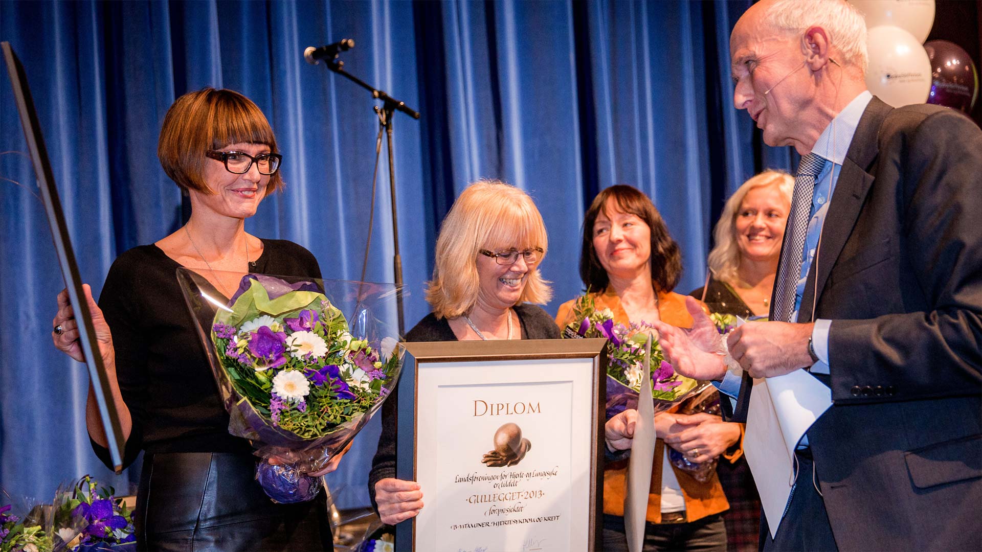 Bilde av tildeling av Stiftelsen Dam sin ærespris, Gullegget, til LHL og Marta Ebbing