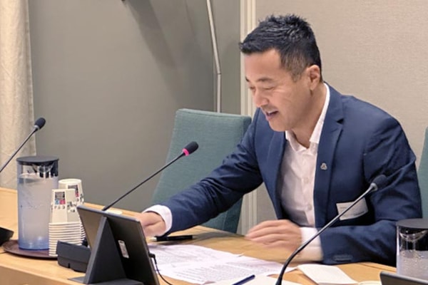 Bilde av Magne Wang Fredriksen, under høring i Stortingets helse- og omsorgskomité