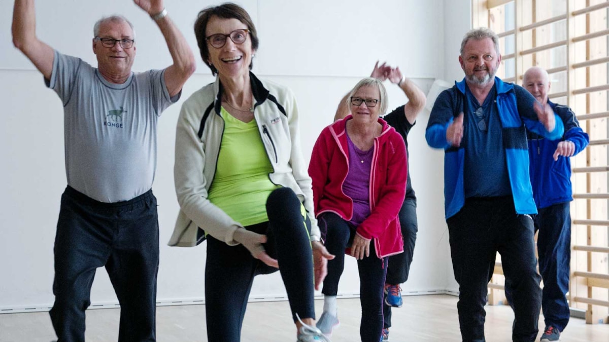 Treningsgruppe med glade mennesker