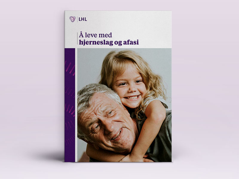 Forside på brosjyren Å leve med hjerneslag og afasi