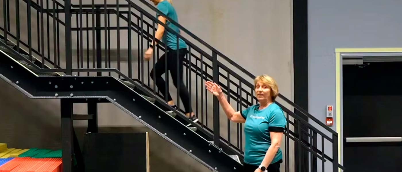 Ona Eklund og Marit Breivik viser trening i trapp