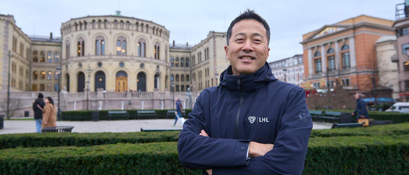 Magne Wang Fredriksen foran Stortinget