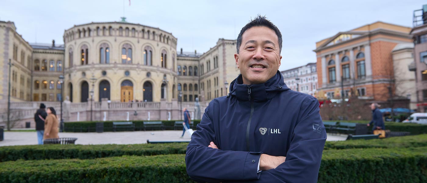 Magne Wang Fredriksen foran Stortinget